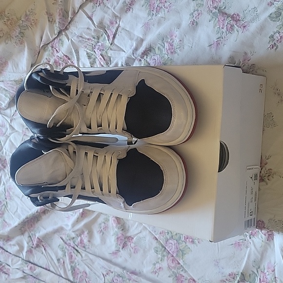 Jordan 1 Mid - Picture 2 of 5